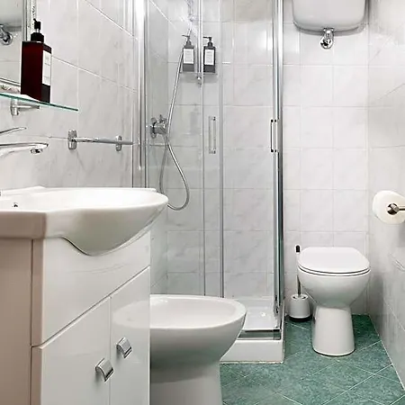 Domus Hotel 2*