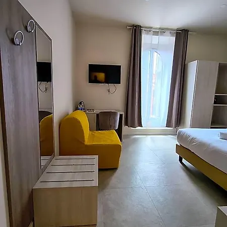 Domus Hotel 2*